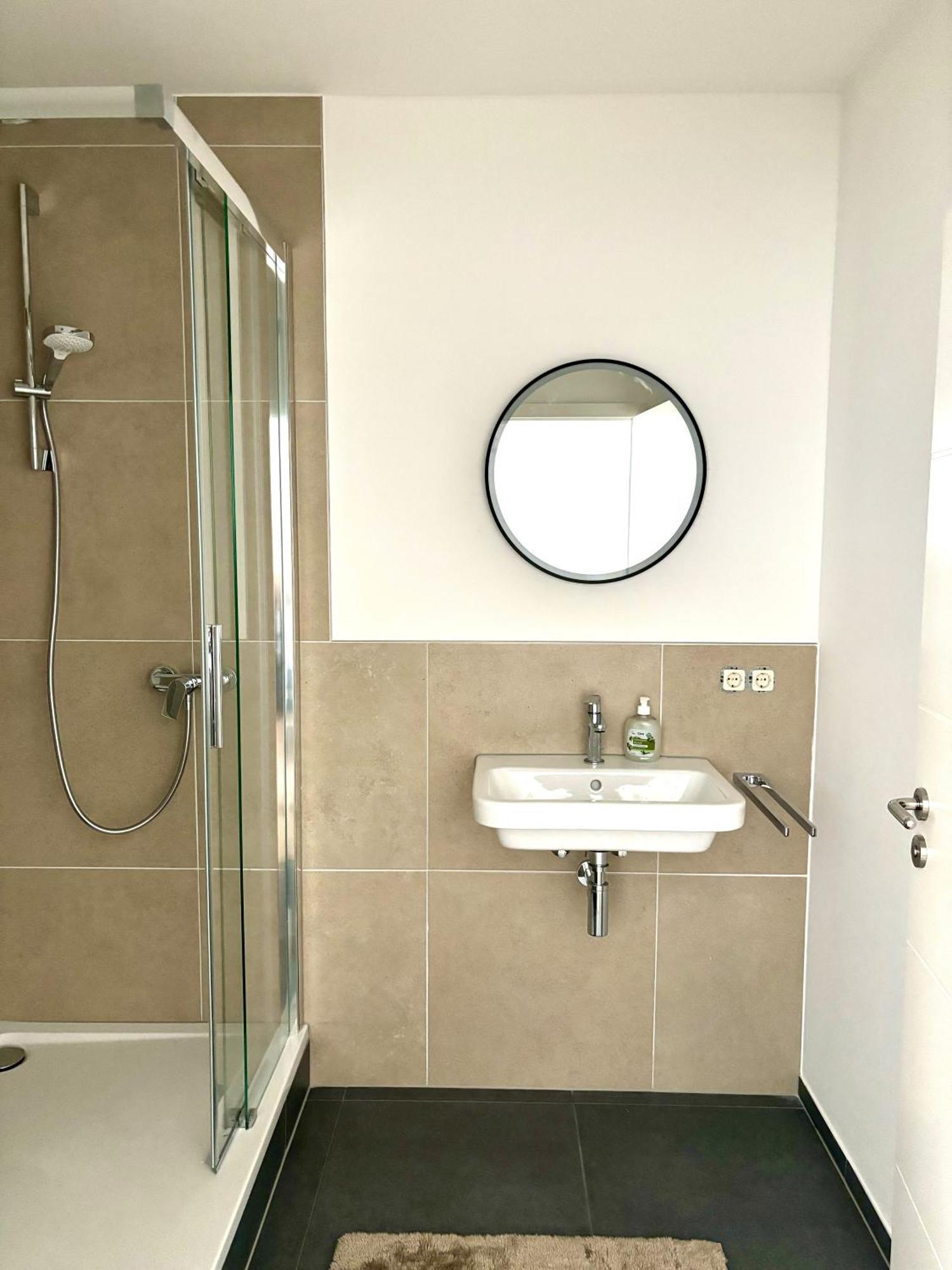 Apartament Donau - Im Zentrum, Kueche, Parkplatz, Ruhig Gelegen *